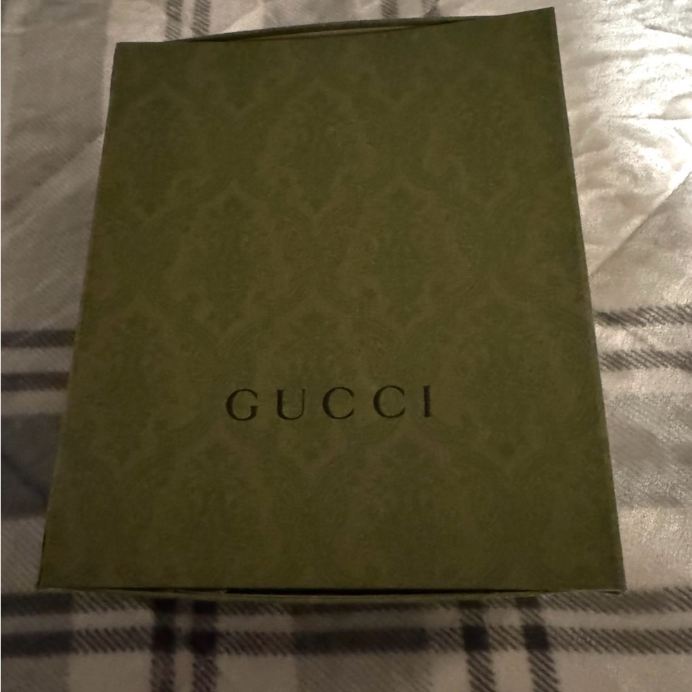 Brand new Gucci GG Matelasse Leather Shoulder Bag w/ Removable Canvas Strap - Picture 2 of 8